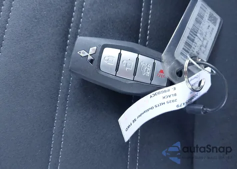 2025 Mitsubishi Outlander Se 2.5 2Wd z USA, uszkodzony, nr VIN JA4J3VA83SZ039137